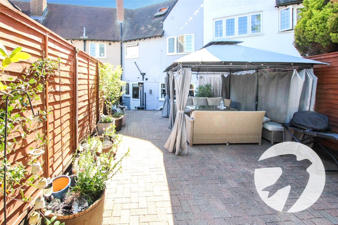 3 bedroom house for sale in London | Robinson Jackson