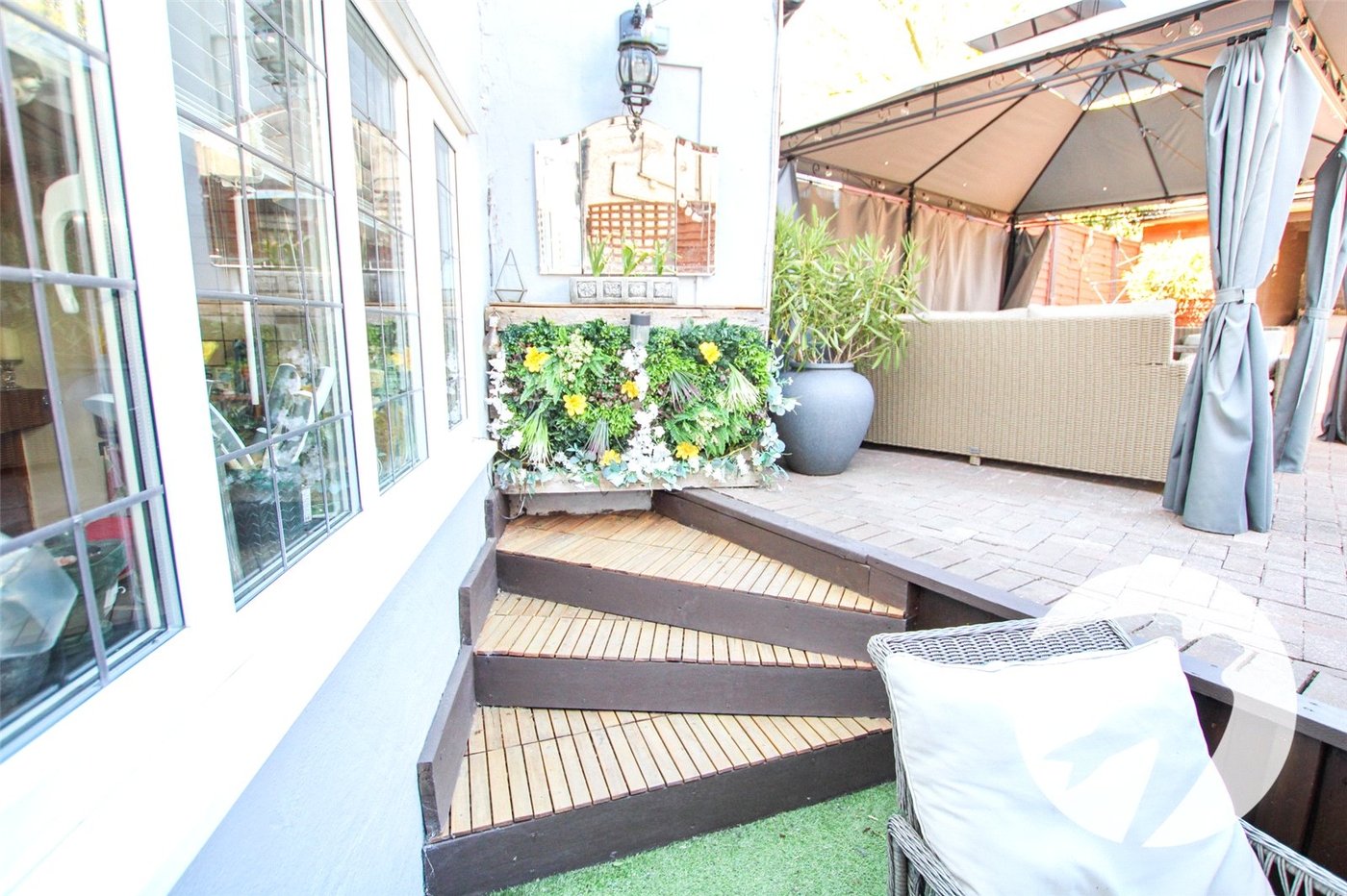 3 bedroom house for sale in London | Robinson Jackson