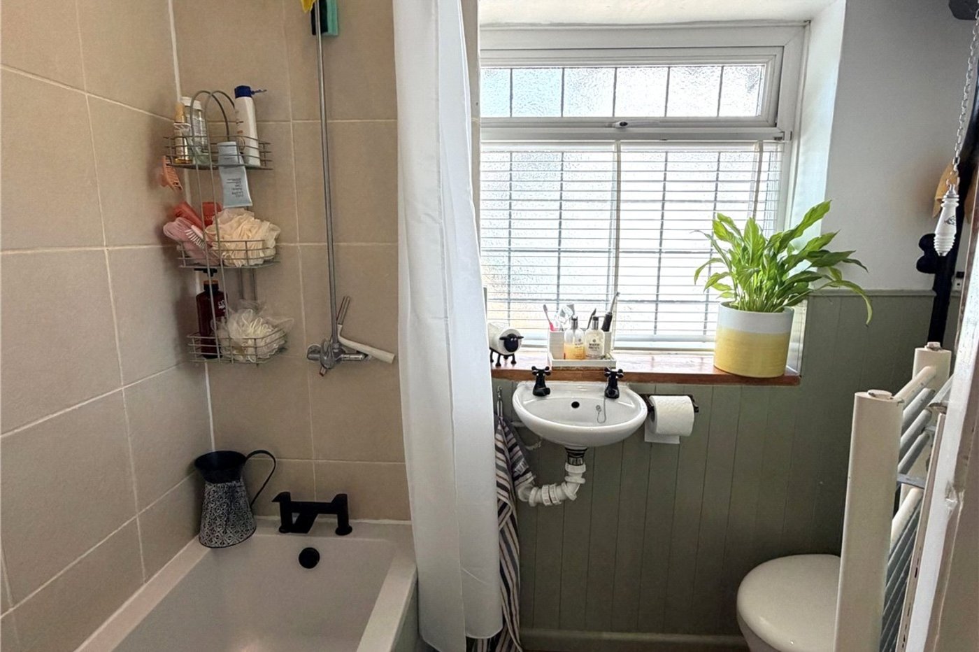 3 bedroom house for sale in London | Robinson Jackson