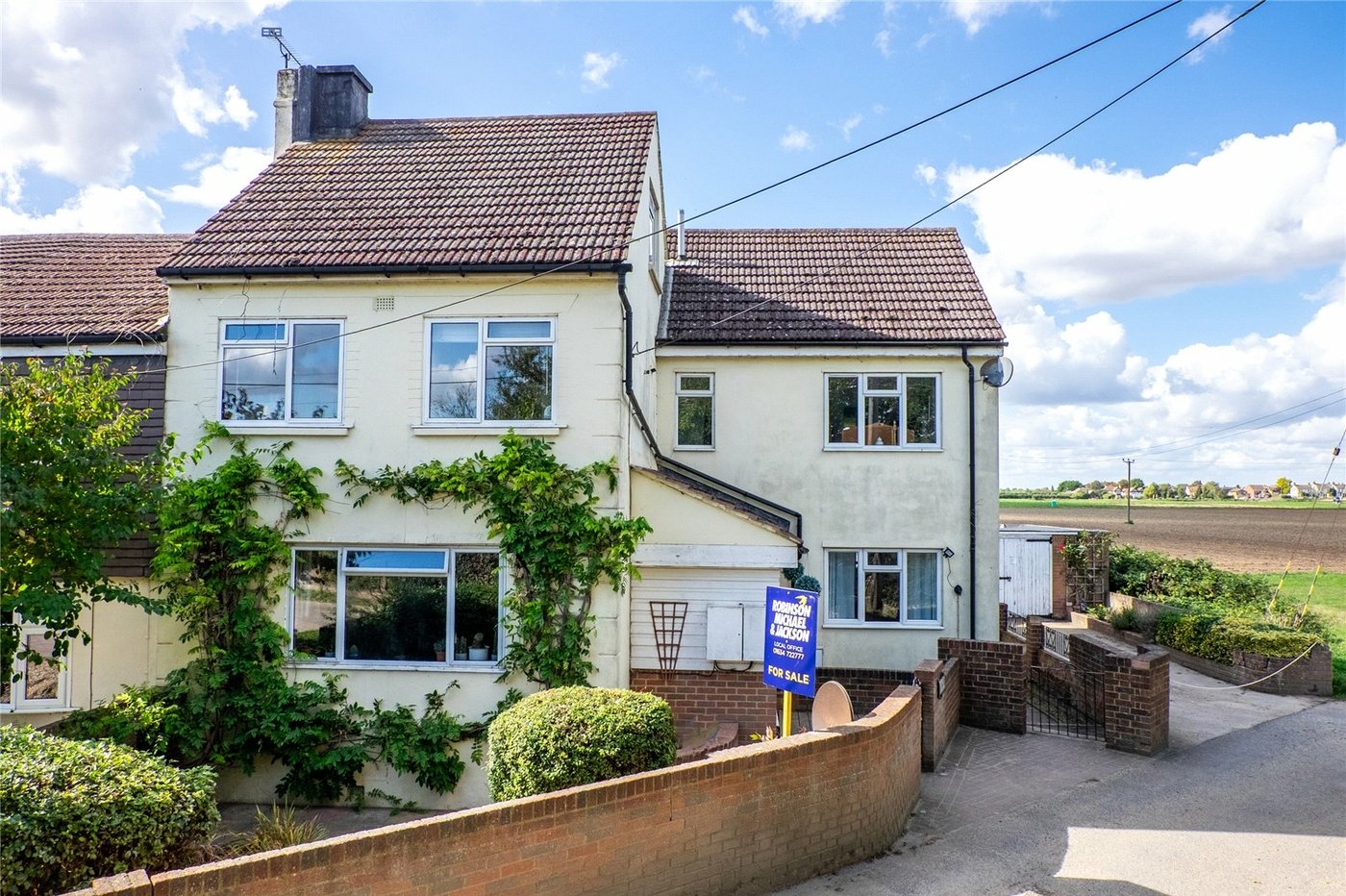 4 bedroom house for sale in Cliffe | Robinson Michael & Jackson