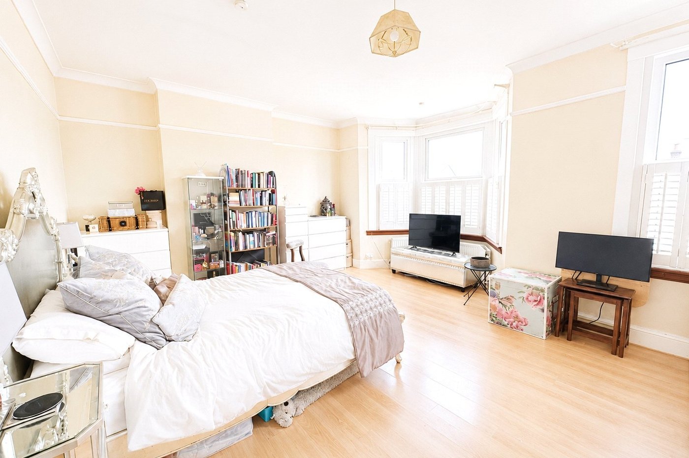 4 bedroom house for sale in London | Robinson Jackson