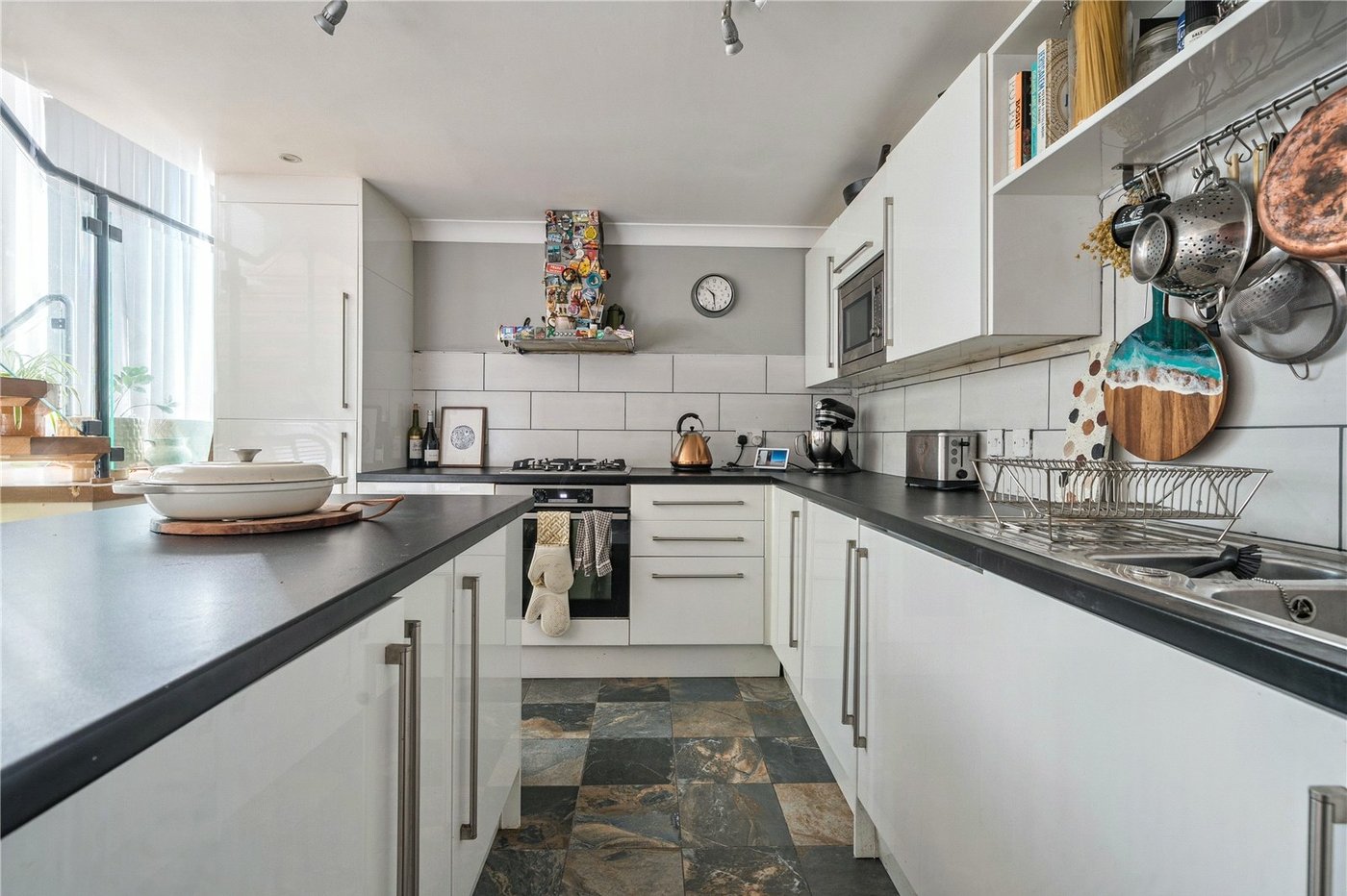 2 bedroom property for sale in London | Robinson Jackson