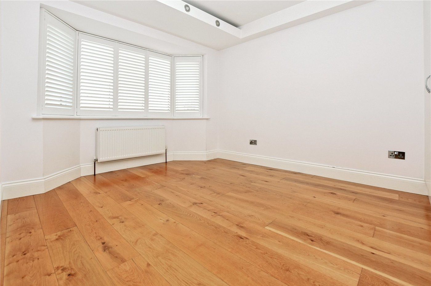 3 bedroom bungalow for sale in Bexleyheath | Robinson Jackson