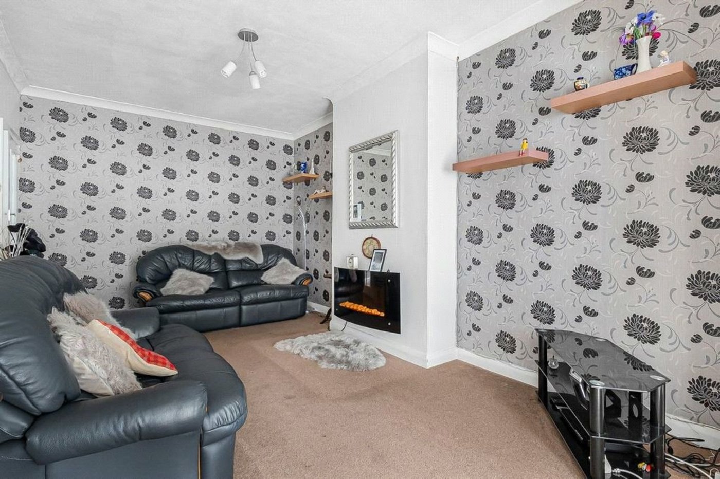 2 bedroom bungalow for sale in Orpington | Robinson Jackson