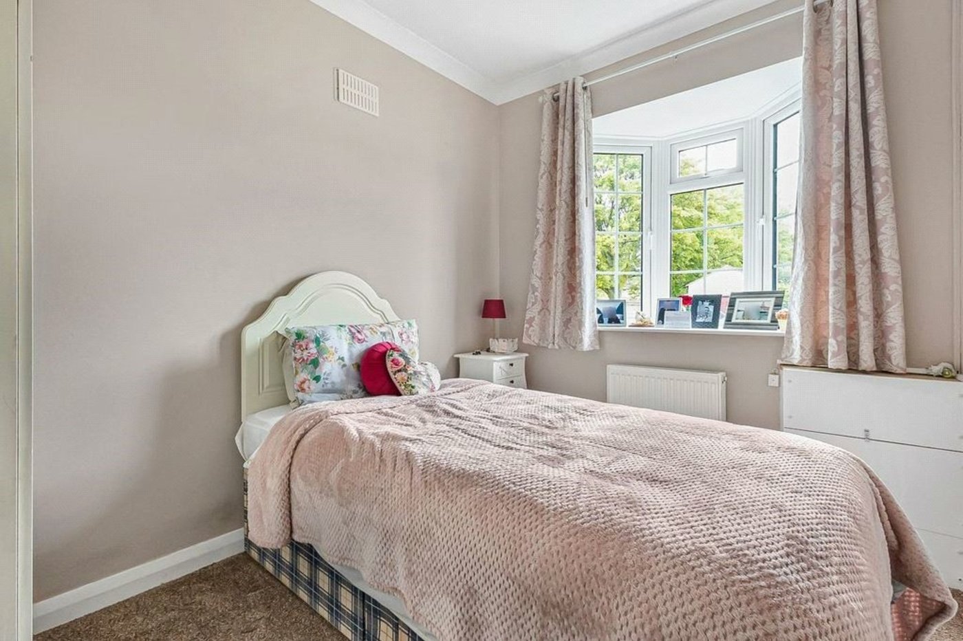 2 bedroom bungalow for sale in Orpington | Robinson Jackson