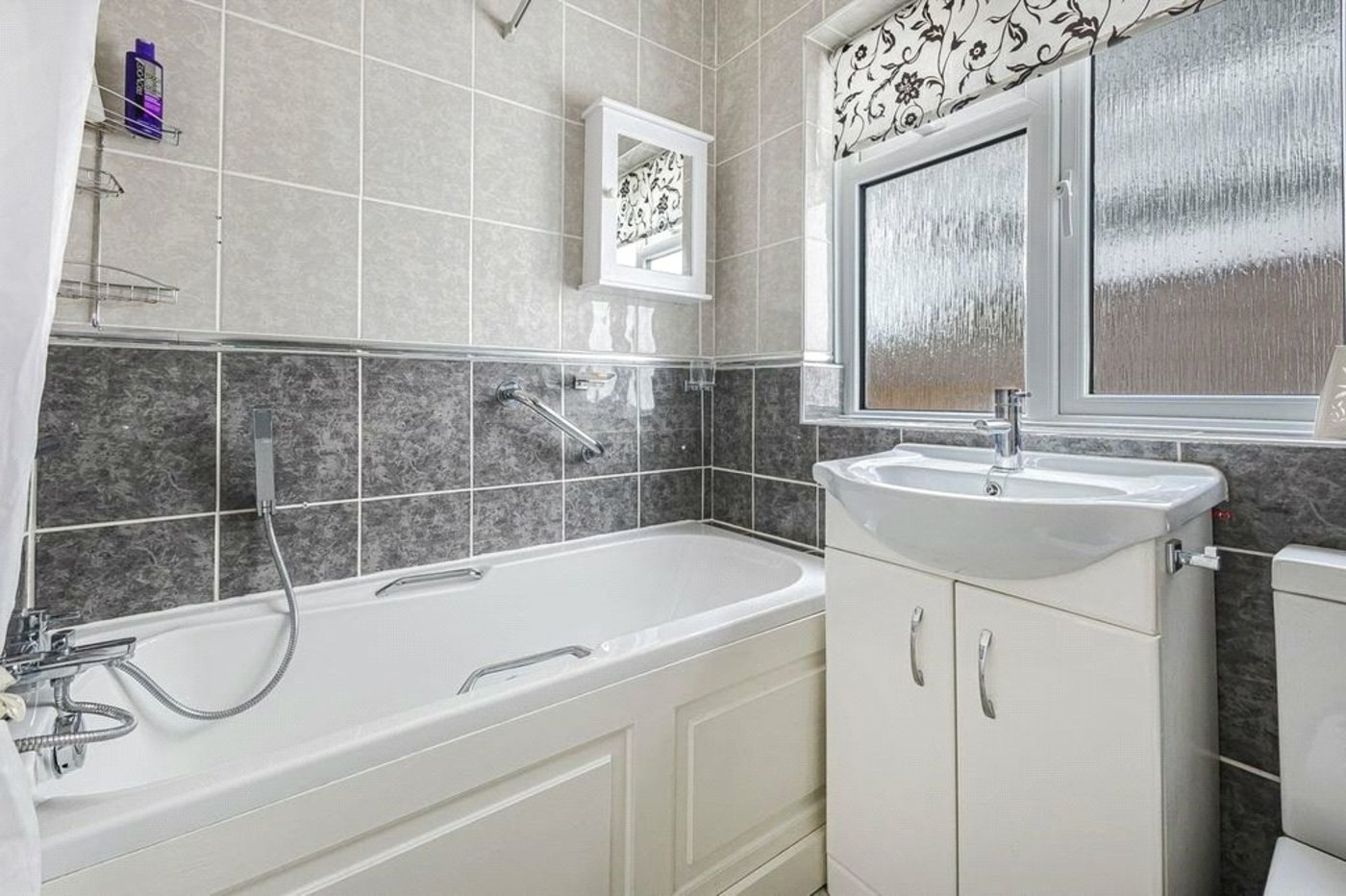 2 bedroom bungalow for sale in Orpington | Robinson Jackson