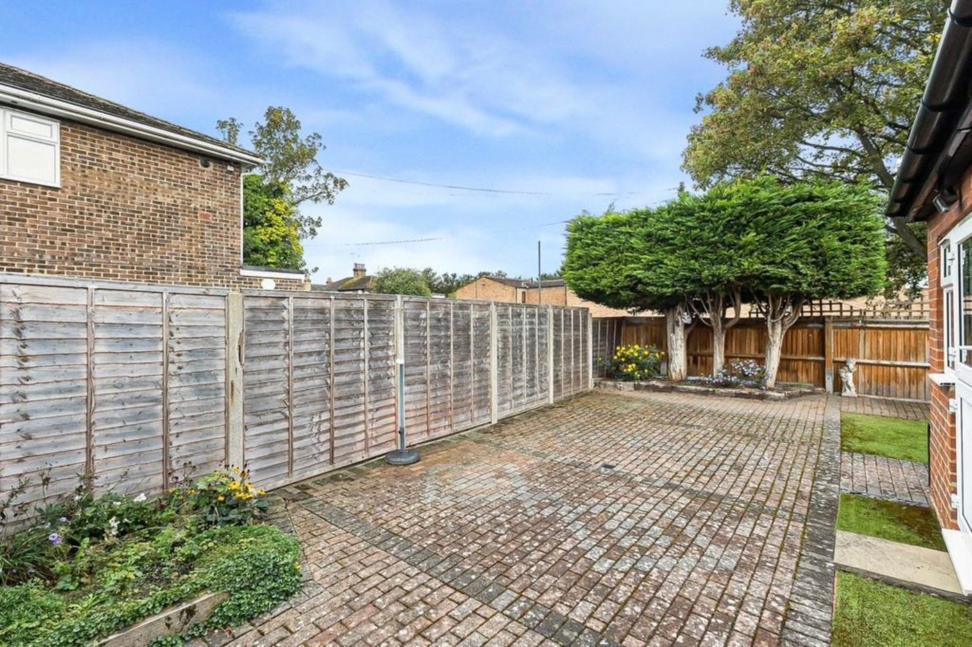 2 bedroom bungalow for sale in Orpington | Robinson Jackson