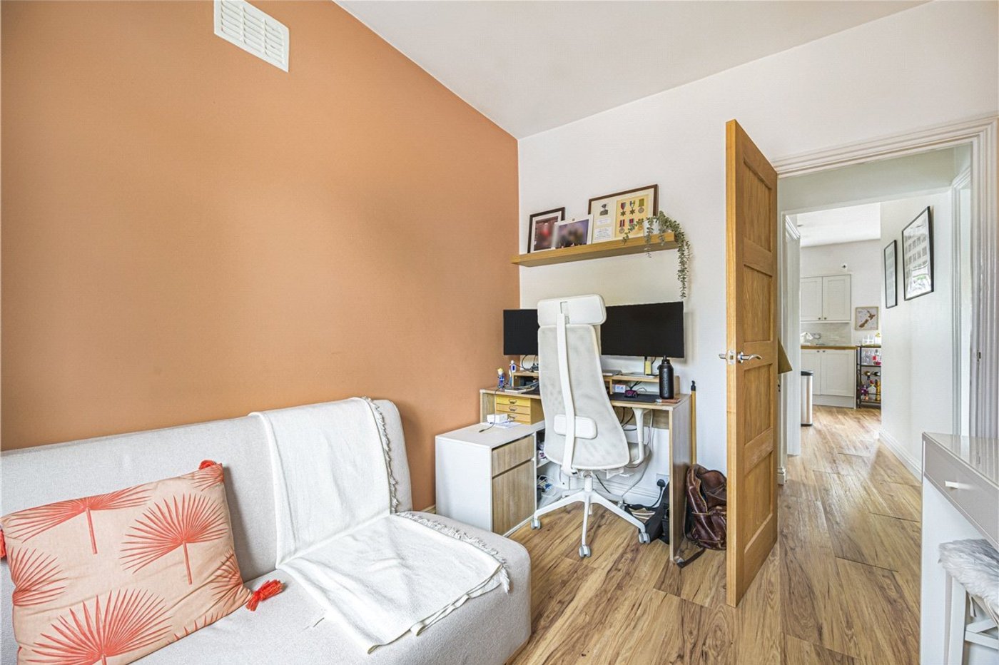 2 bedroom bungalow for sale in Orpington | Robinson Jackson