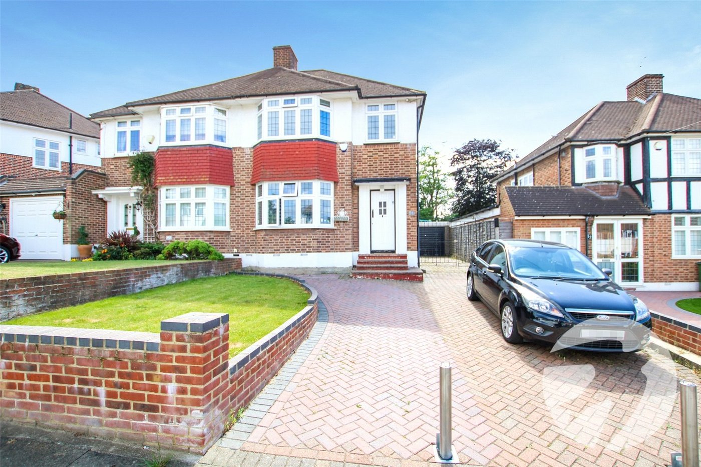 3 bedroom house for sale in London | Robinson Jackson