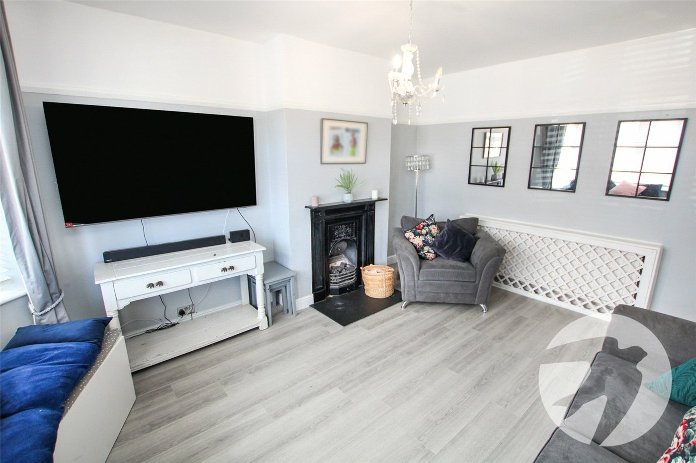 3 bedroom house for sale in London | Robinson Jackson