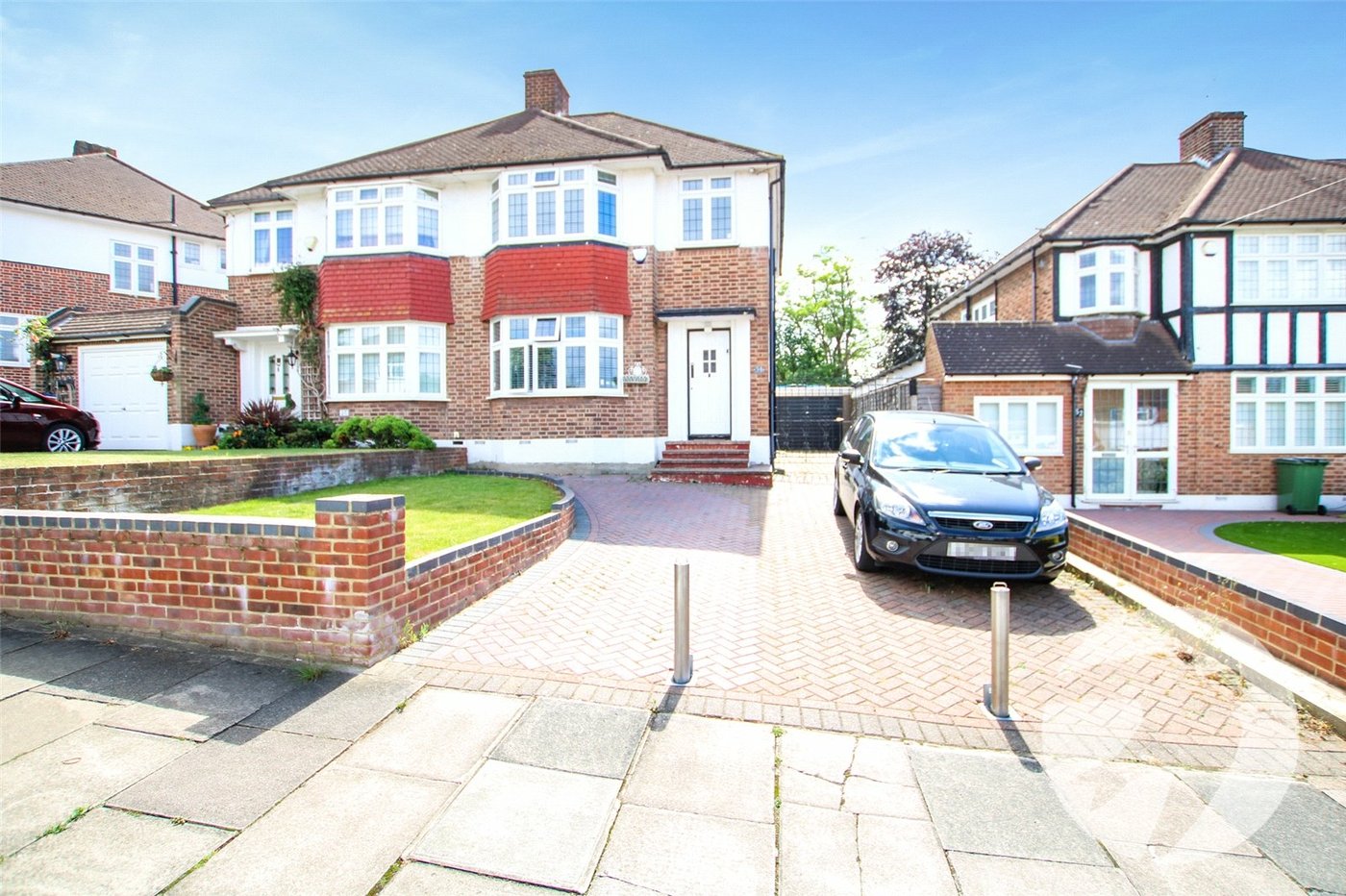 3 bedroom house for sale in London | Robinson Jackson