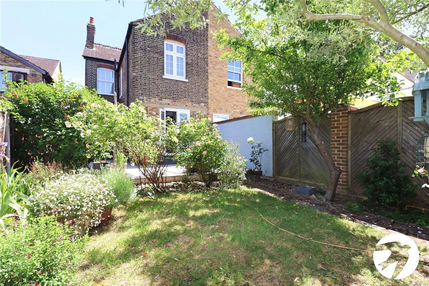 3 bedroom house for sale in London | Robinson Jackson
