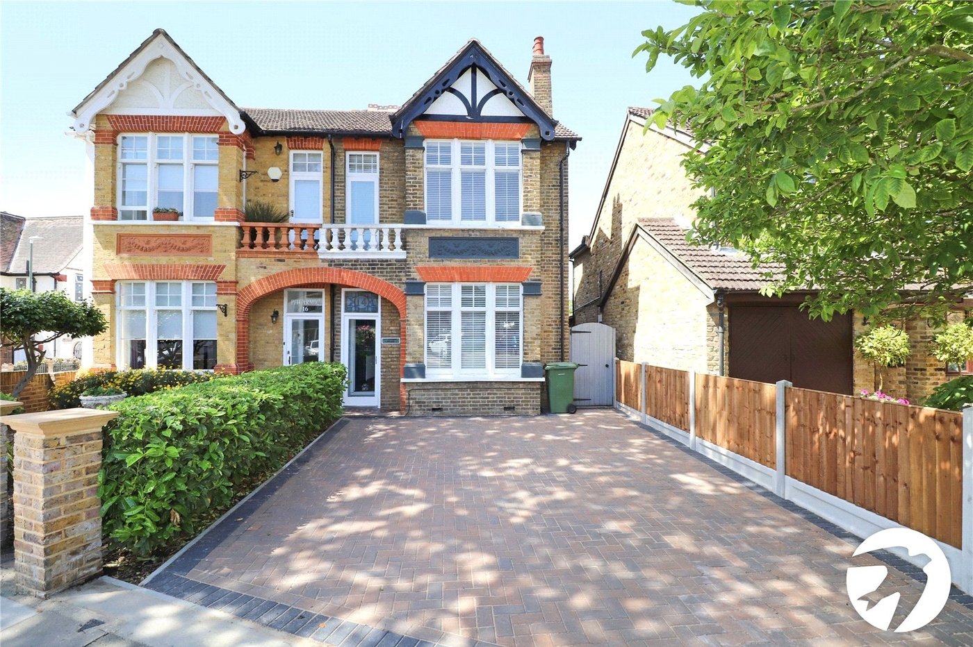 3 bedroom house for sale in London | Robinson Jackson