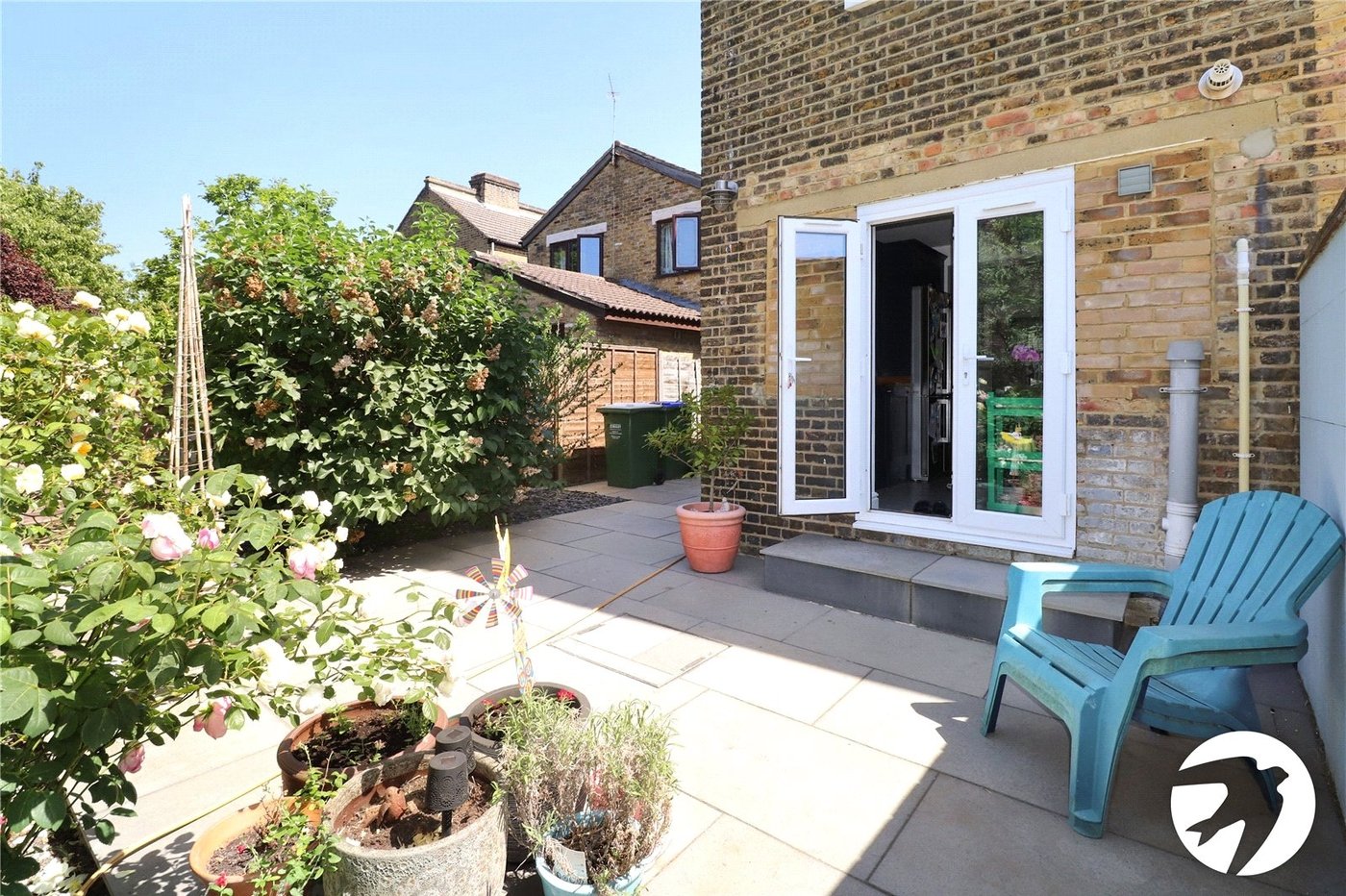 3 bedroom house for sale in London | Robinson Jackson
