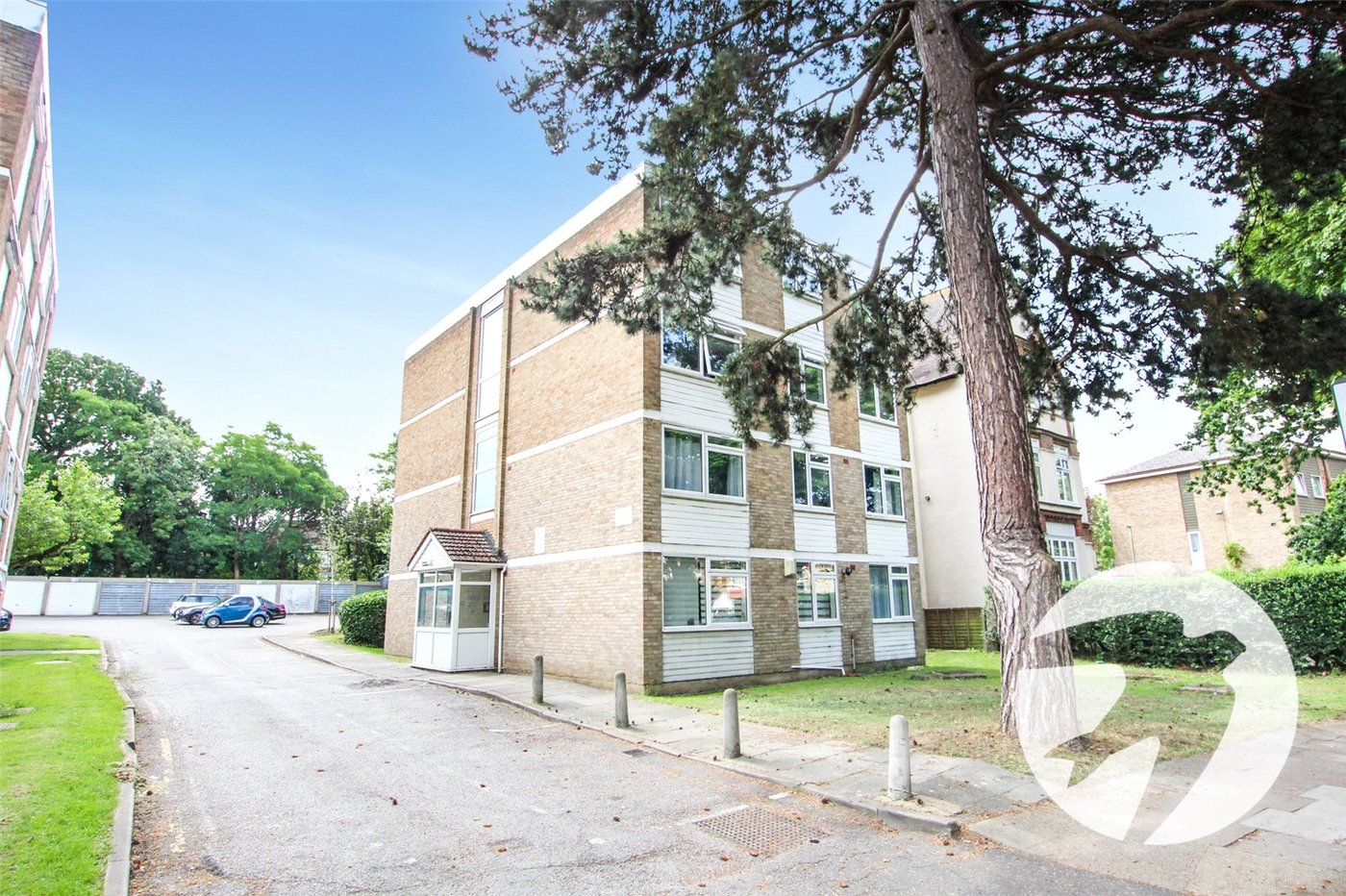 2 bedroom property for sale in London | Robinson Jackson