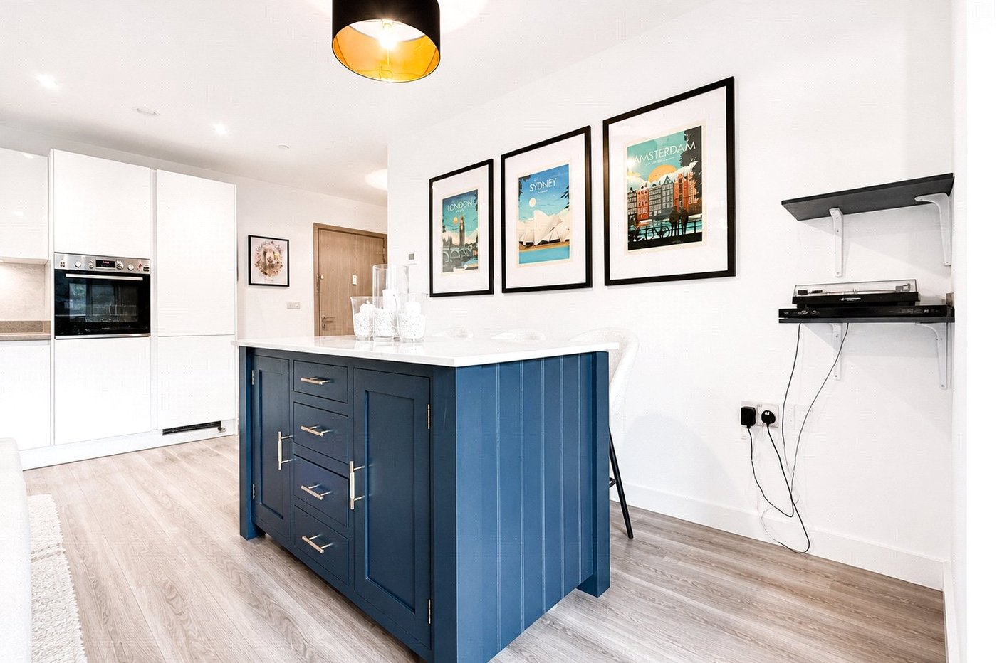 2 bedroom property for sale in London | Robinson Jackson