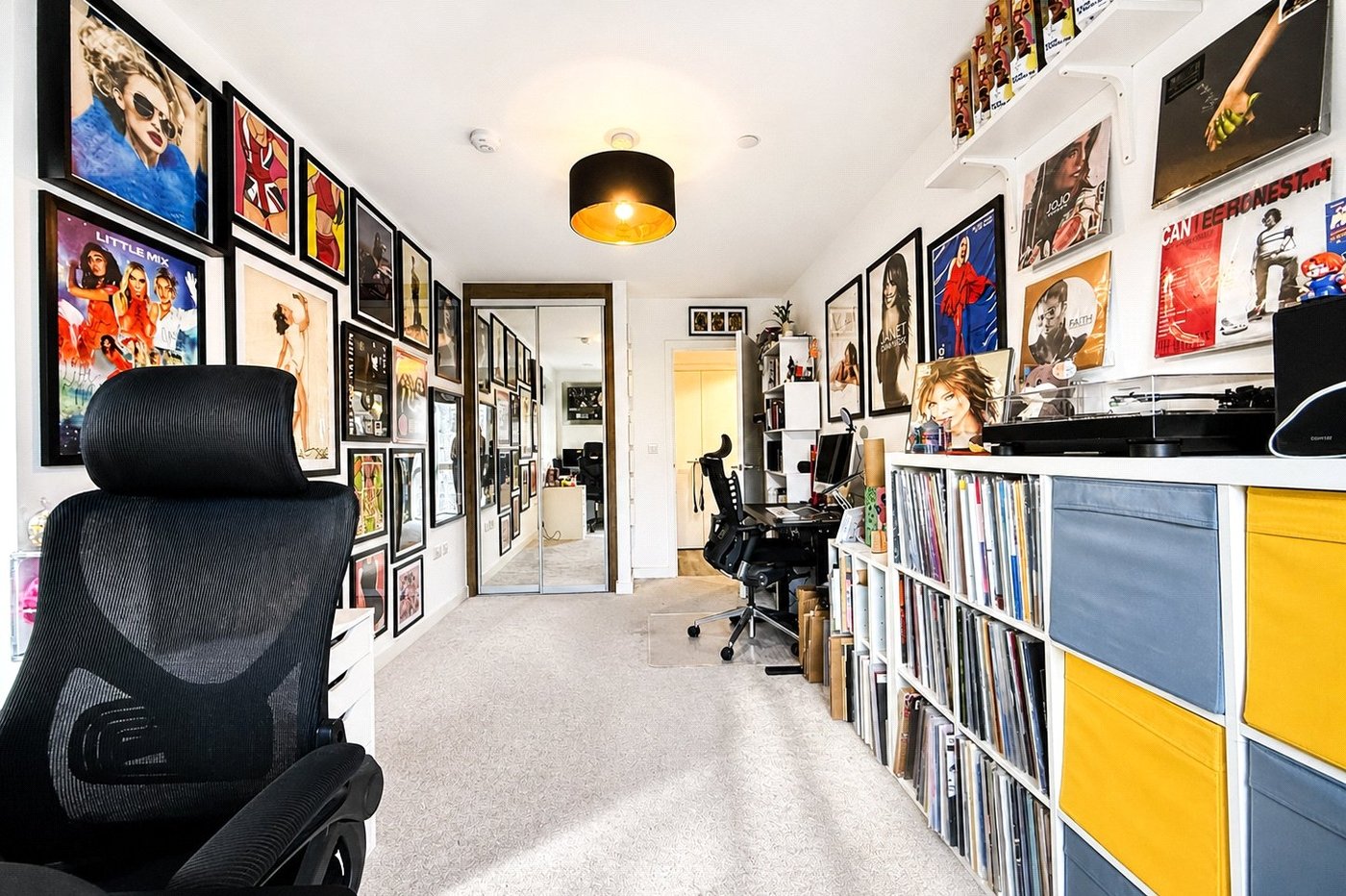 2 bedroom property for sale in London | Robinson Jackson
