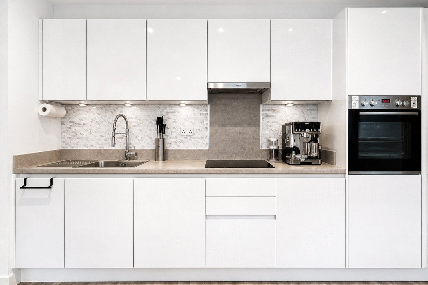2 bedroom property for sale in London | Robinson Jackson