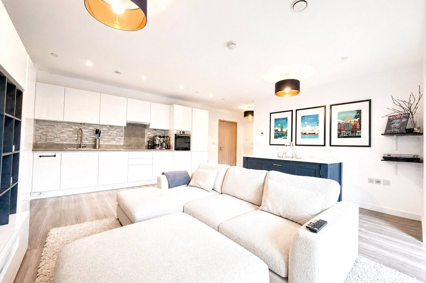 2 bedroom property for sale in London | Robinson Jackson