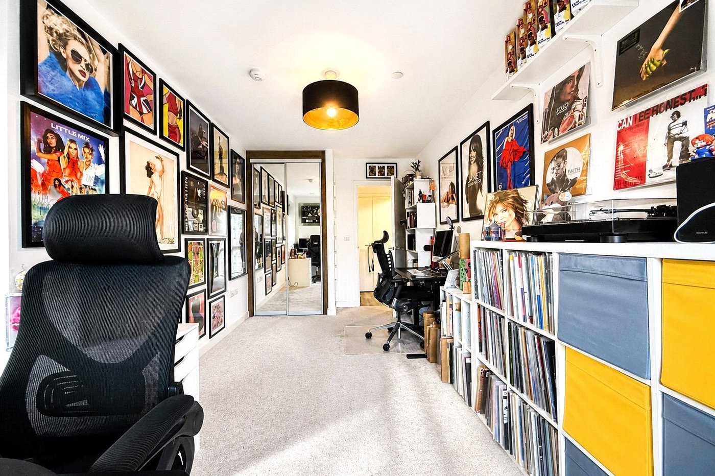 2 bedroom property for sale in London | Robinson Jackson