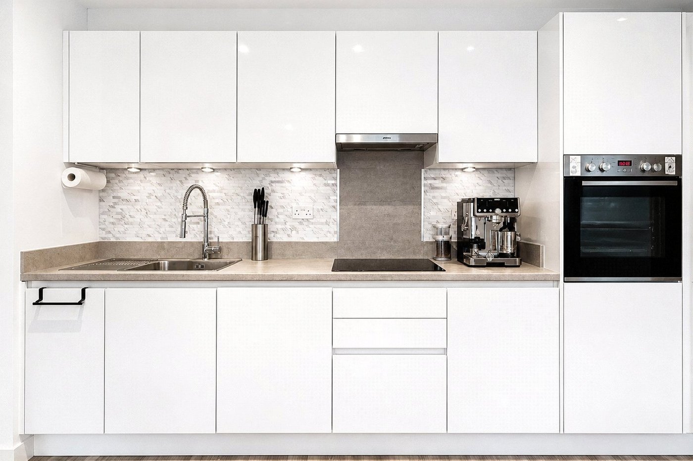 2 bedroom property for sale in London | Robinson Jackson