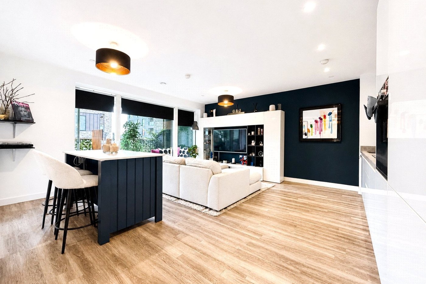 2 bedroom property for sale in London | Robinson Jackson