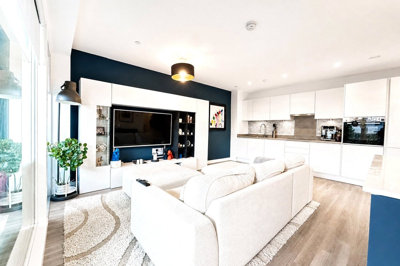 2 bedroom property for sale in London | Robinson Jackson
