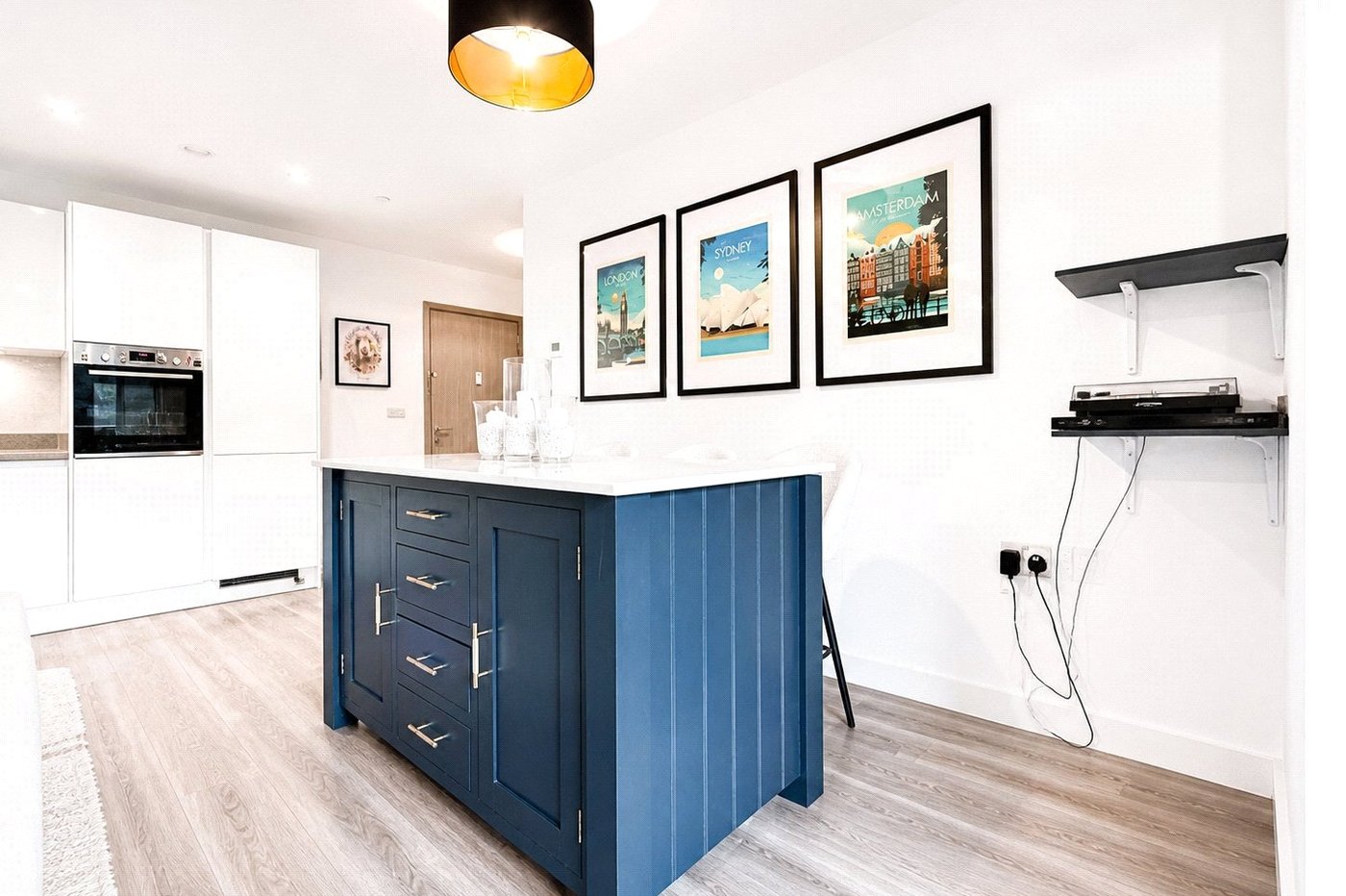 2 bedroom property for sale in London | Robinson Jackson
