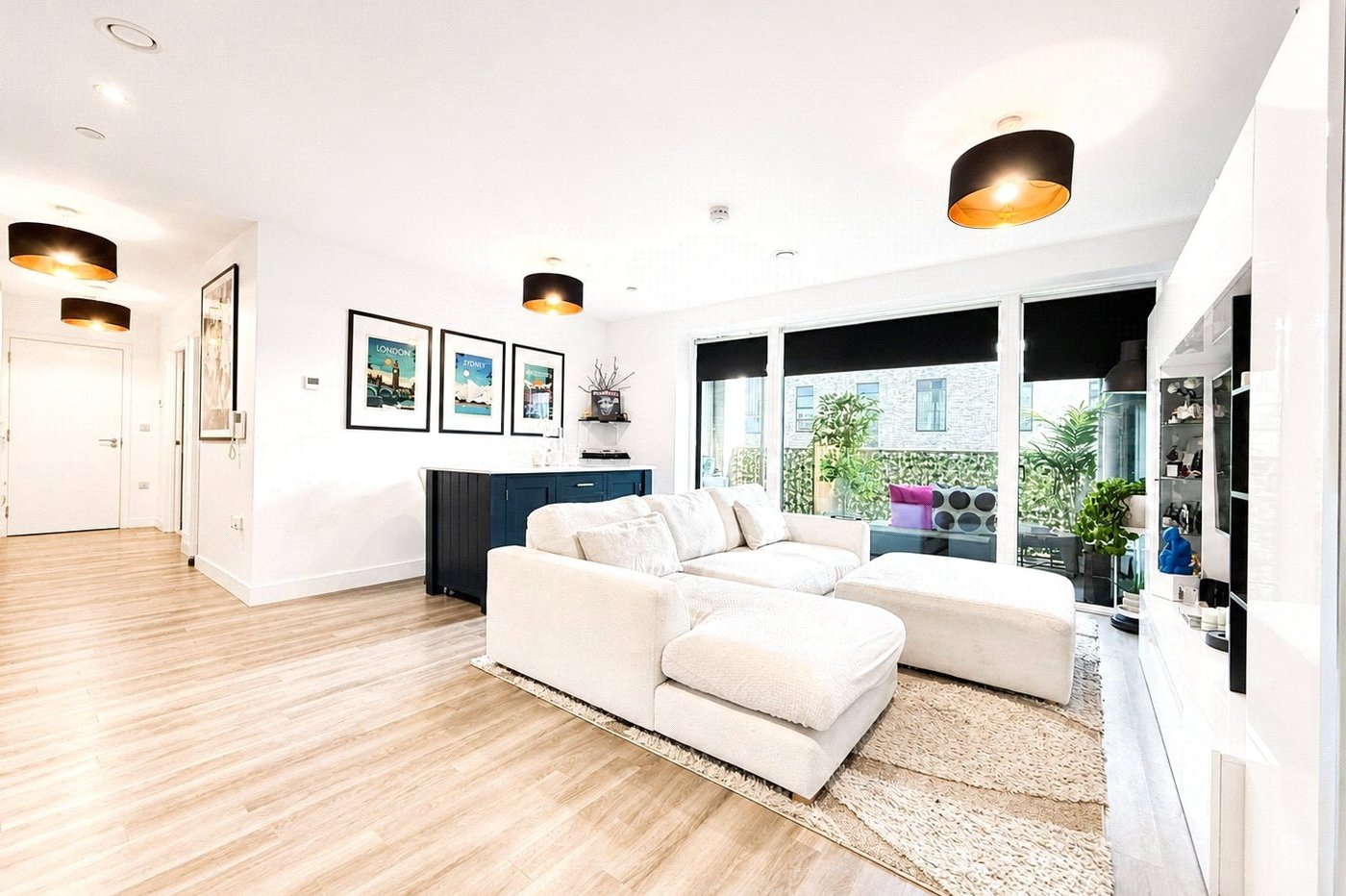2 bedroom property for sale in London | Robinson Jackson