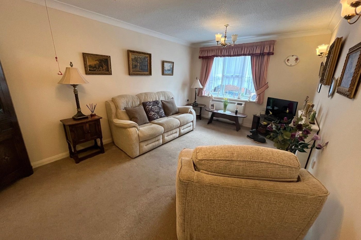 2 bedroom property for sale in Gravesend | Robinson Michael & Jackson