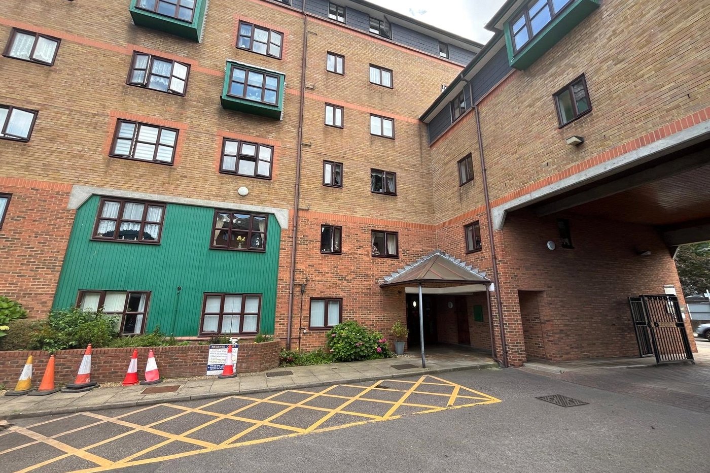 2 bedroom property for sale in Gravesend | Robinson Michael & Jackson