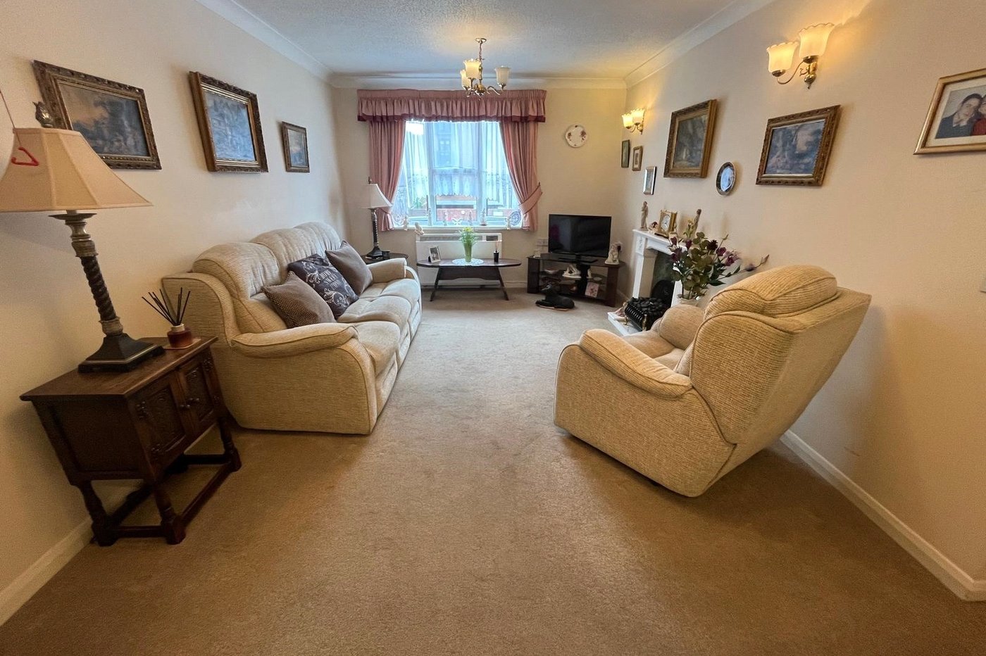 2 bedroom property for sale in Gravesend | Robinson Michael & Jackson