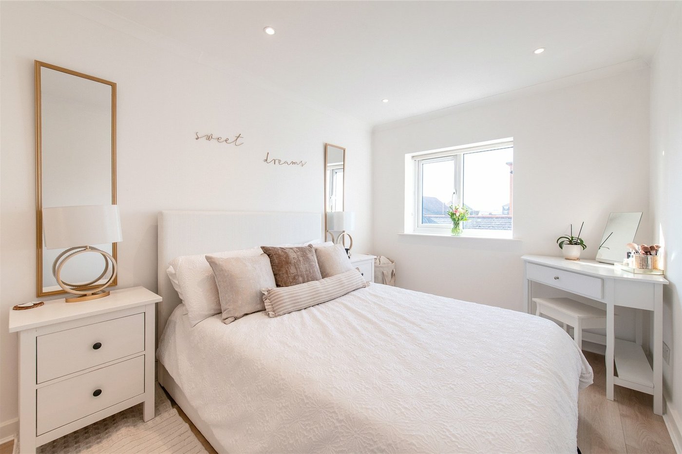 1 bedroom property for sale in Gravesend | Robinson Michael & Jackson