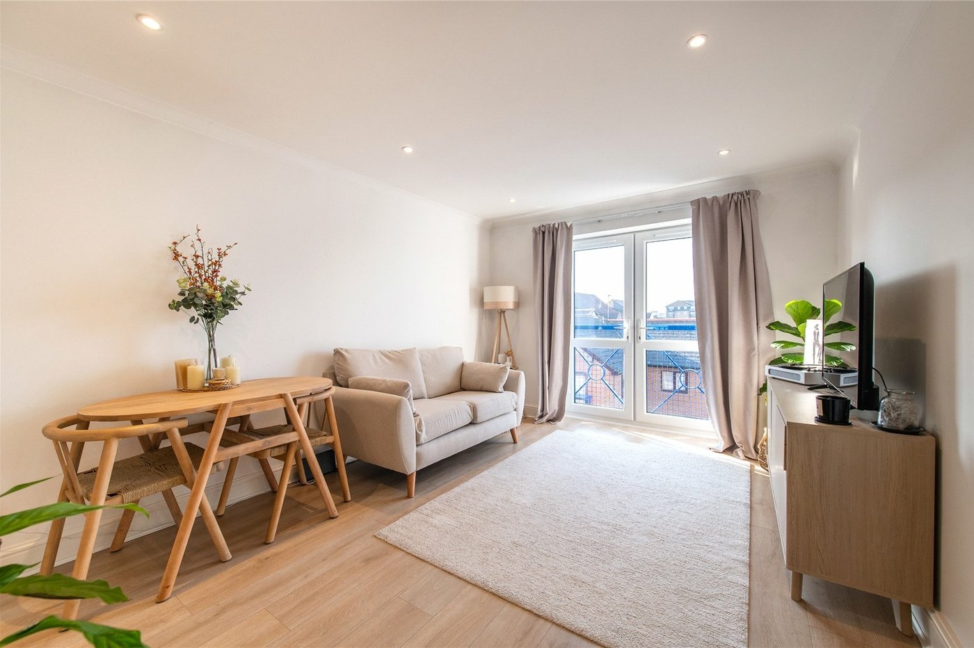 1 bedroom property for sale in Gravesend | Robinson Michael & Jackson