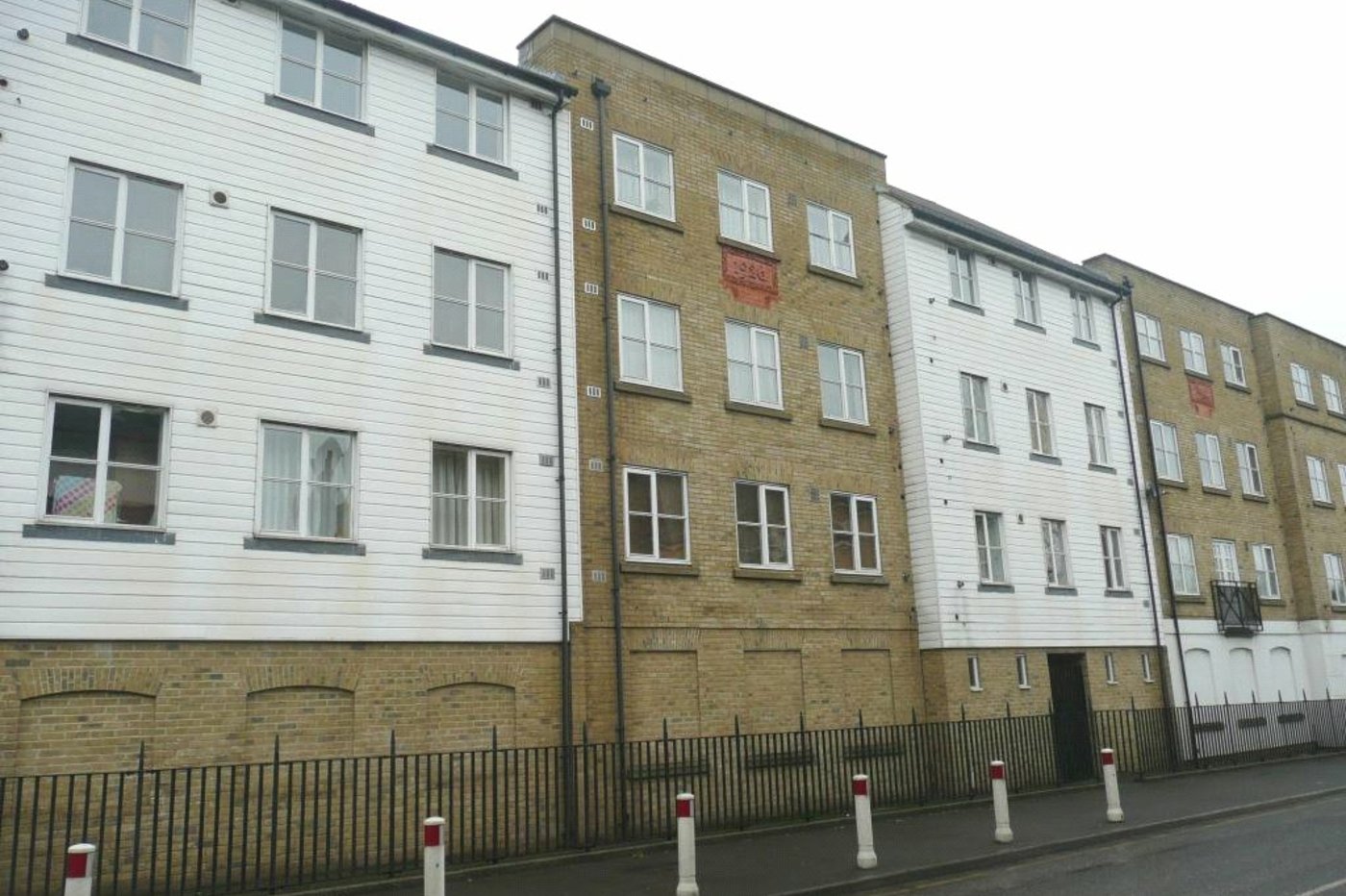2 bedroom property for sale in Gravesend | Robinson Michael & Jackson
