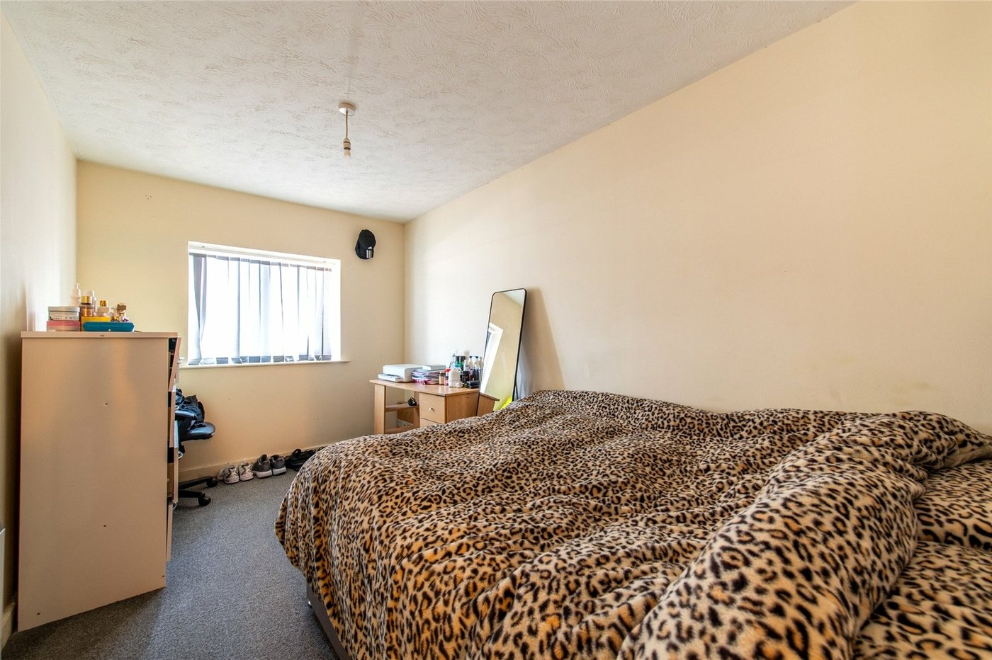 2 bedroom property for sale in Gravesend | Robinson Michael & Jackson
