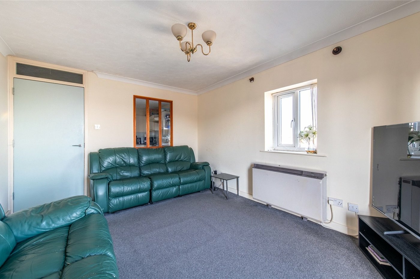 2 bedroom property for sale in Gravesend | Robinson Michael & Jackson