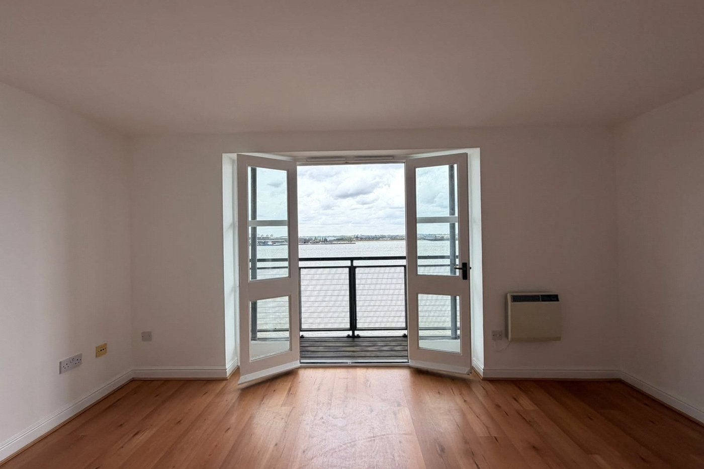 2 bedroom property for sale in Gravesend | Robinson Michael & Jackson