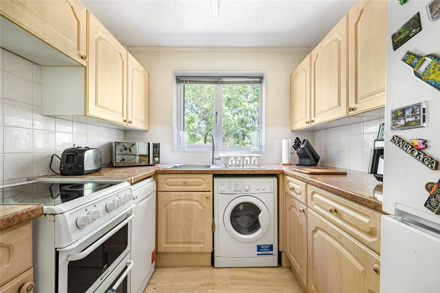 2 bedroom property for sale in Greenhithe | Robinson Jackson