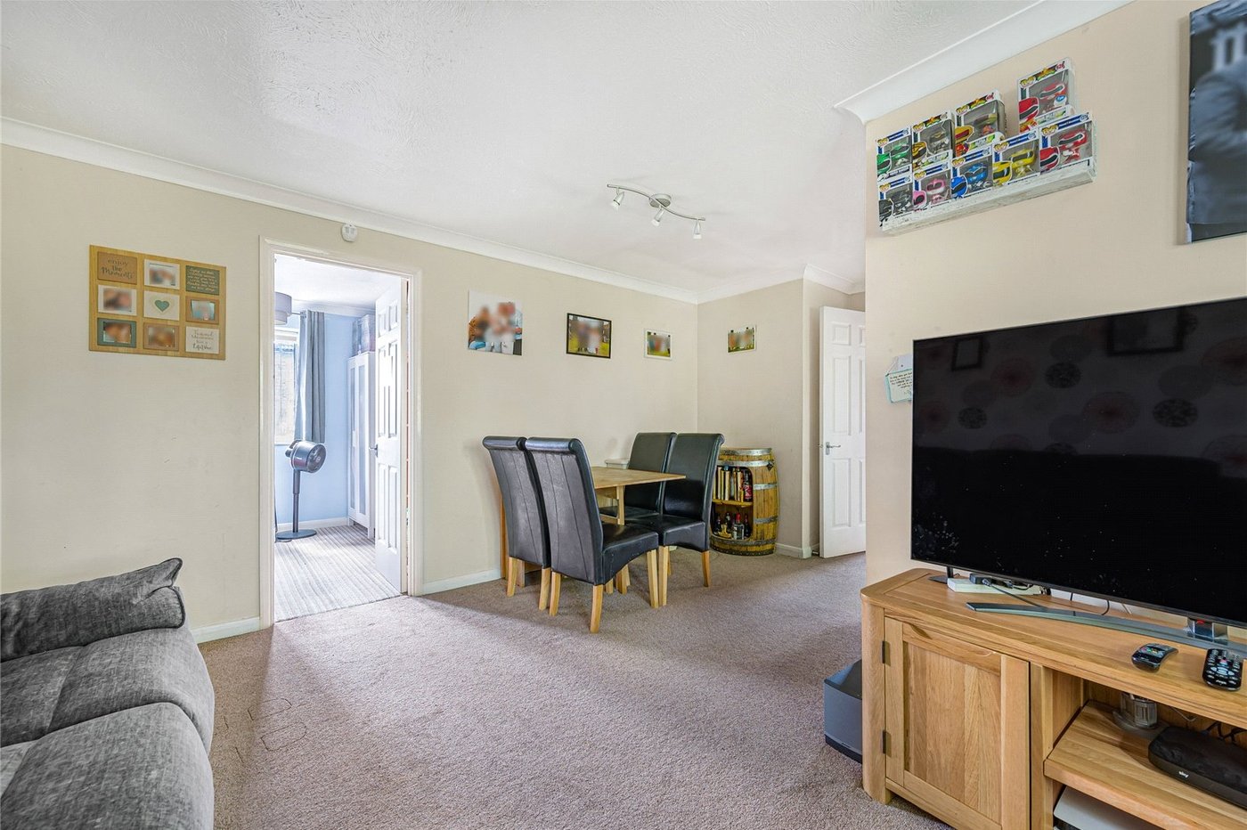 2 bedroom property for sale in Greenhithe | Robinson Jackson