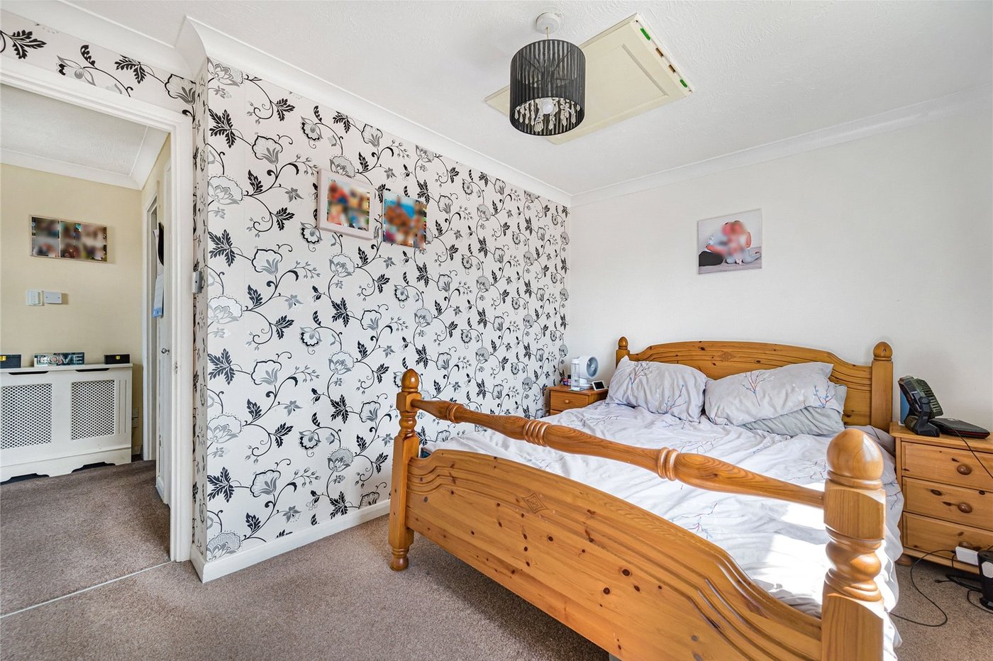 2 bedroom property for sale in Greenhithe | Robinson Jackson