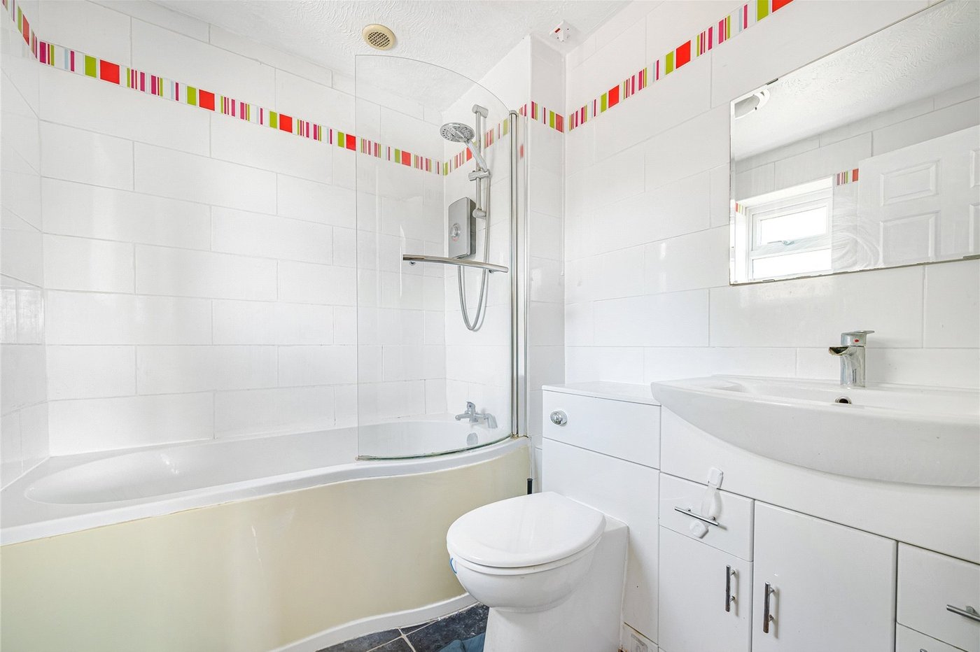 2 bedroom property for sale in Greenhithe | Robinson Jackson