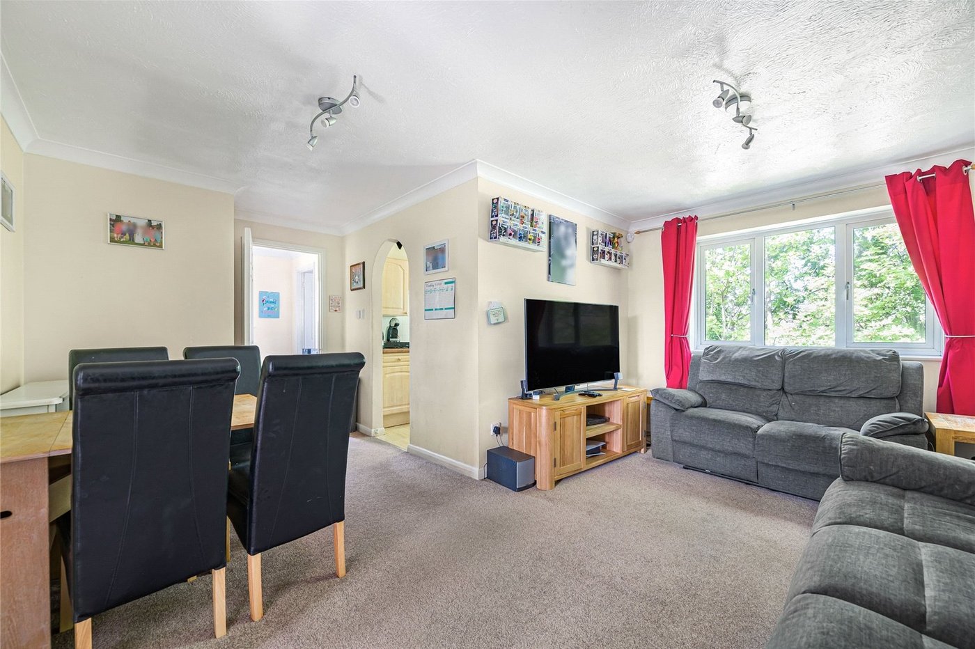 2 bedroom property for sale in Greenhithe | Robinson Jackson