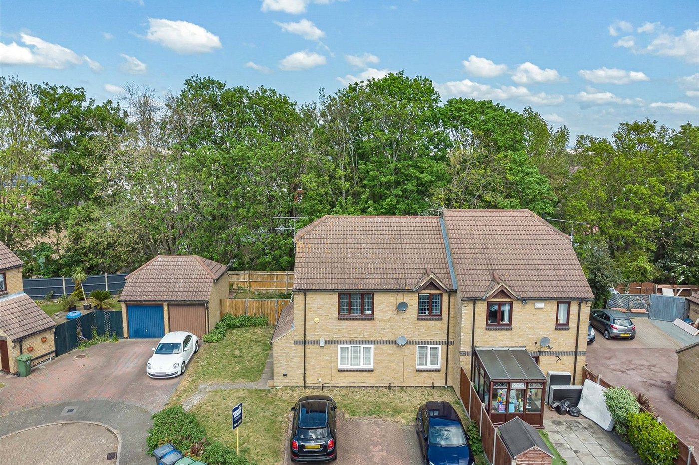 2 bedroom property for sale in Greenhithe | Robinson Jackson