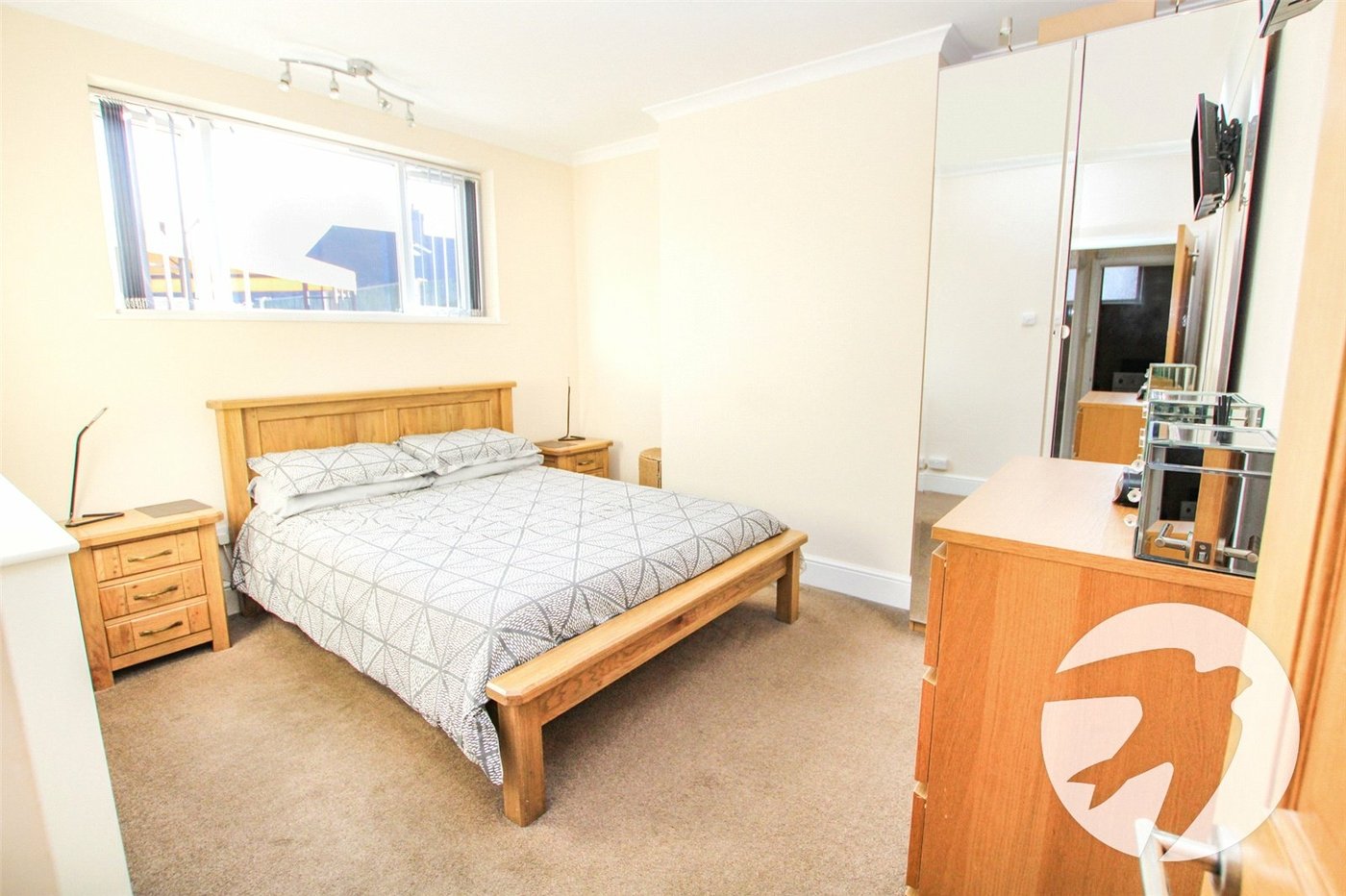 2 bedroom property for sale in London | Robinson Jackson