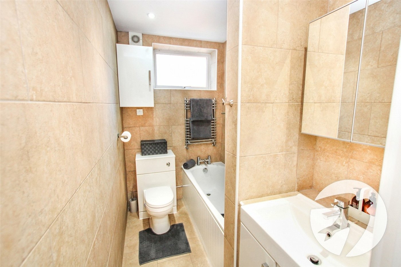 2 bedroom property for sale in London | Robinson Jackson