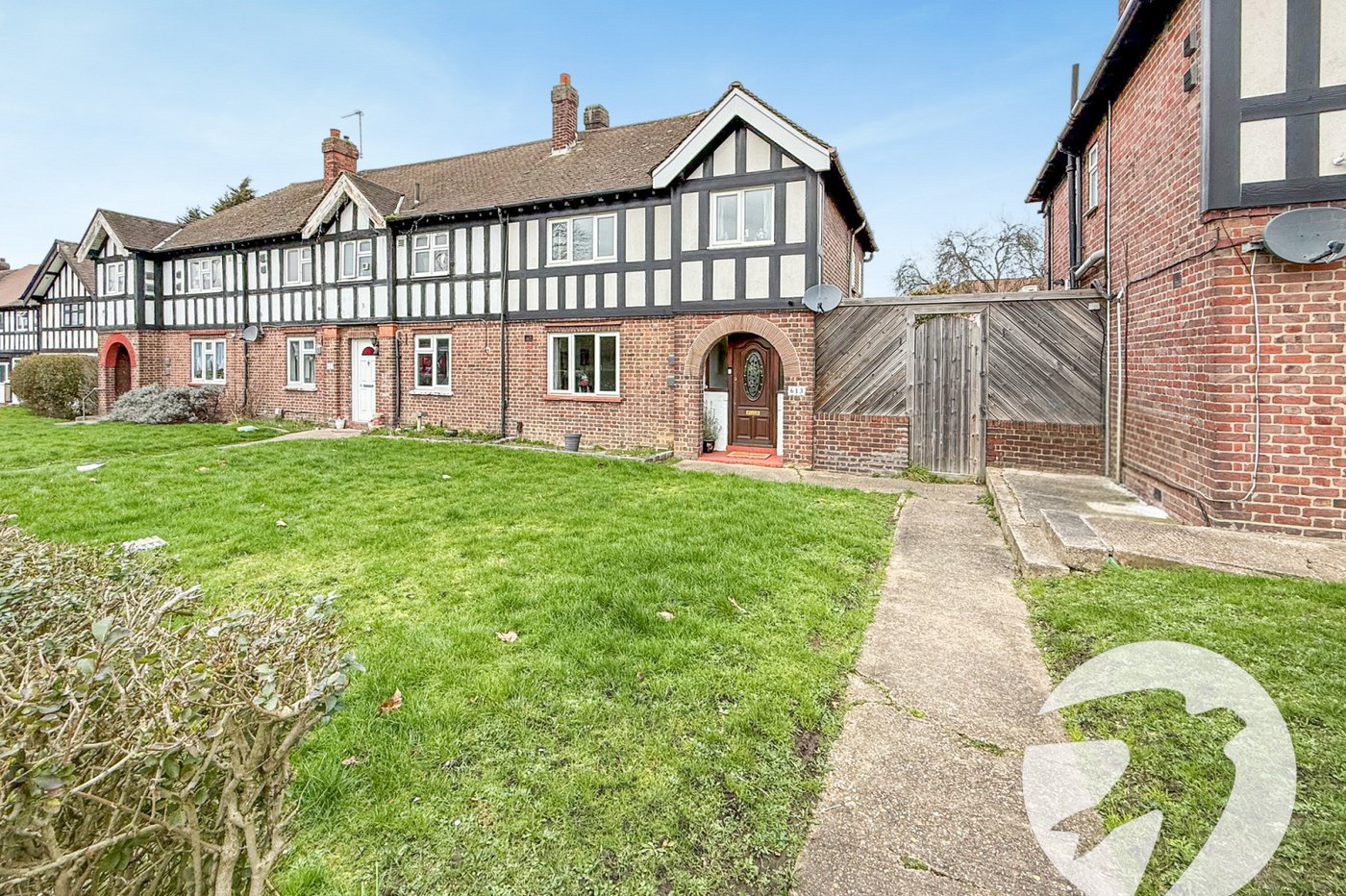 3 bedroom house for sale in London | Robinson Jackson