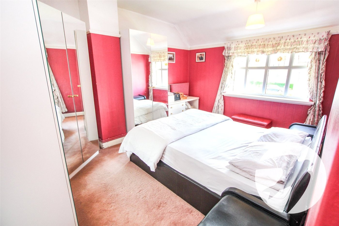 3 bedroom house for sale in London | Robinson Jackson