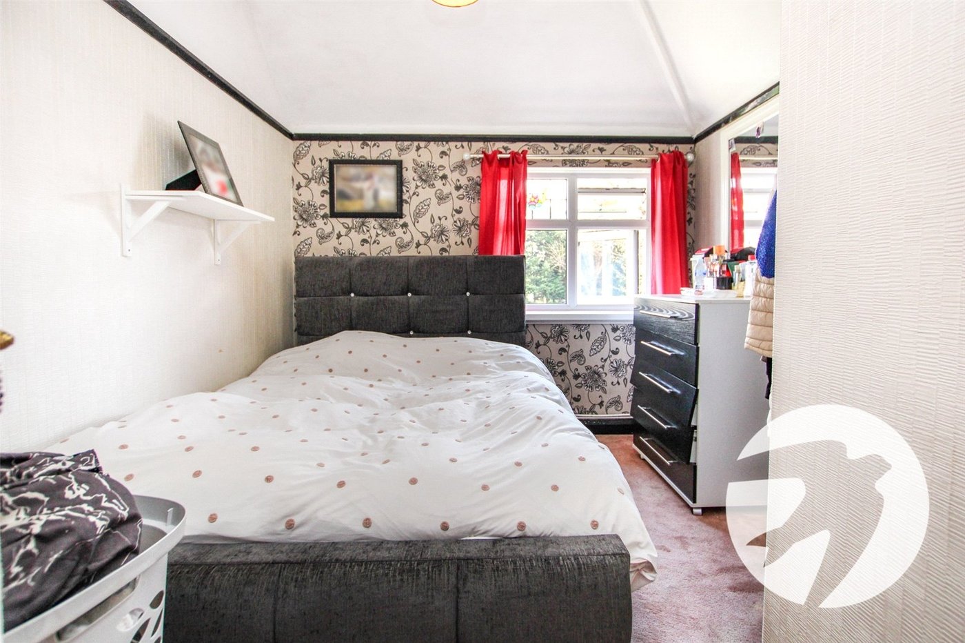 3 bedroom house for sale in London | Robinson Jackson