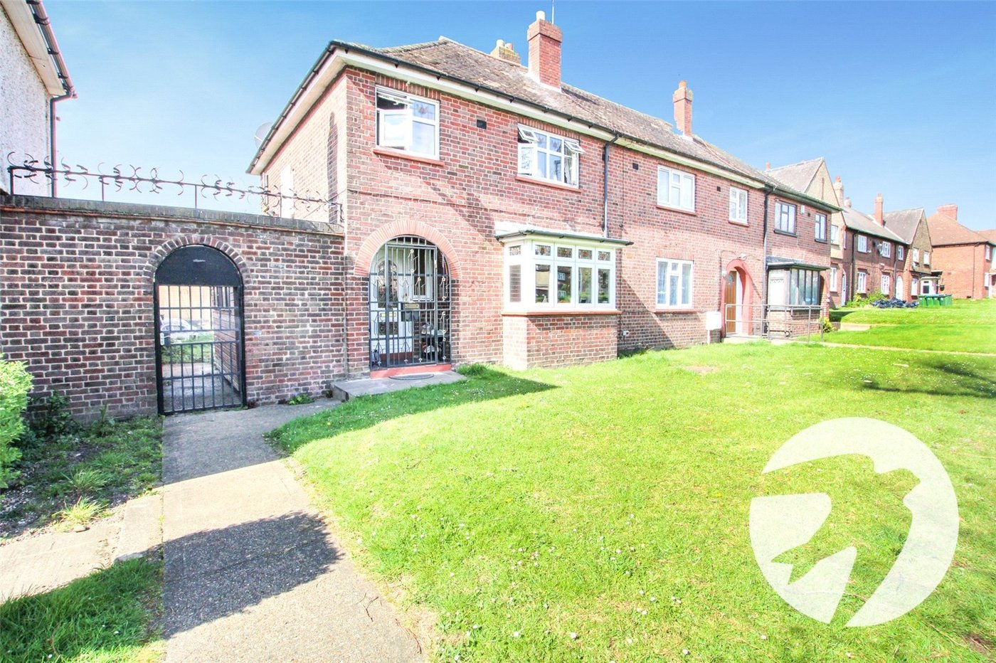 3 bedroom house for sale in London | Robinson Jackson